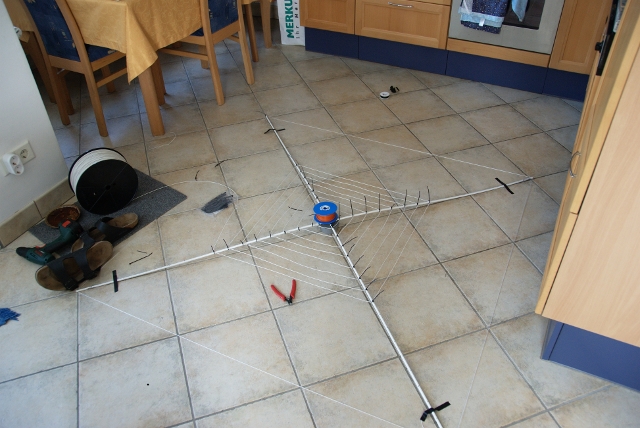 http://sprint.no-ip.org/images/lowfer/136kHz%20Antenna/finbar_1.jpg